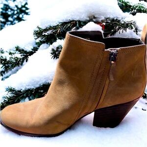 COLE HAAN Chesney Bootie Leather Size 9 1/2 EUC Cognac Heel 3 1/4” Side Zip